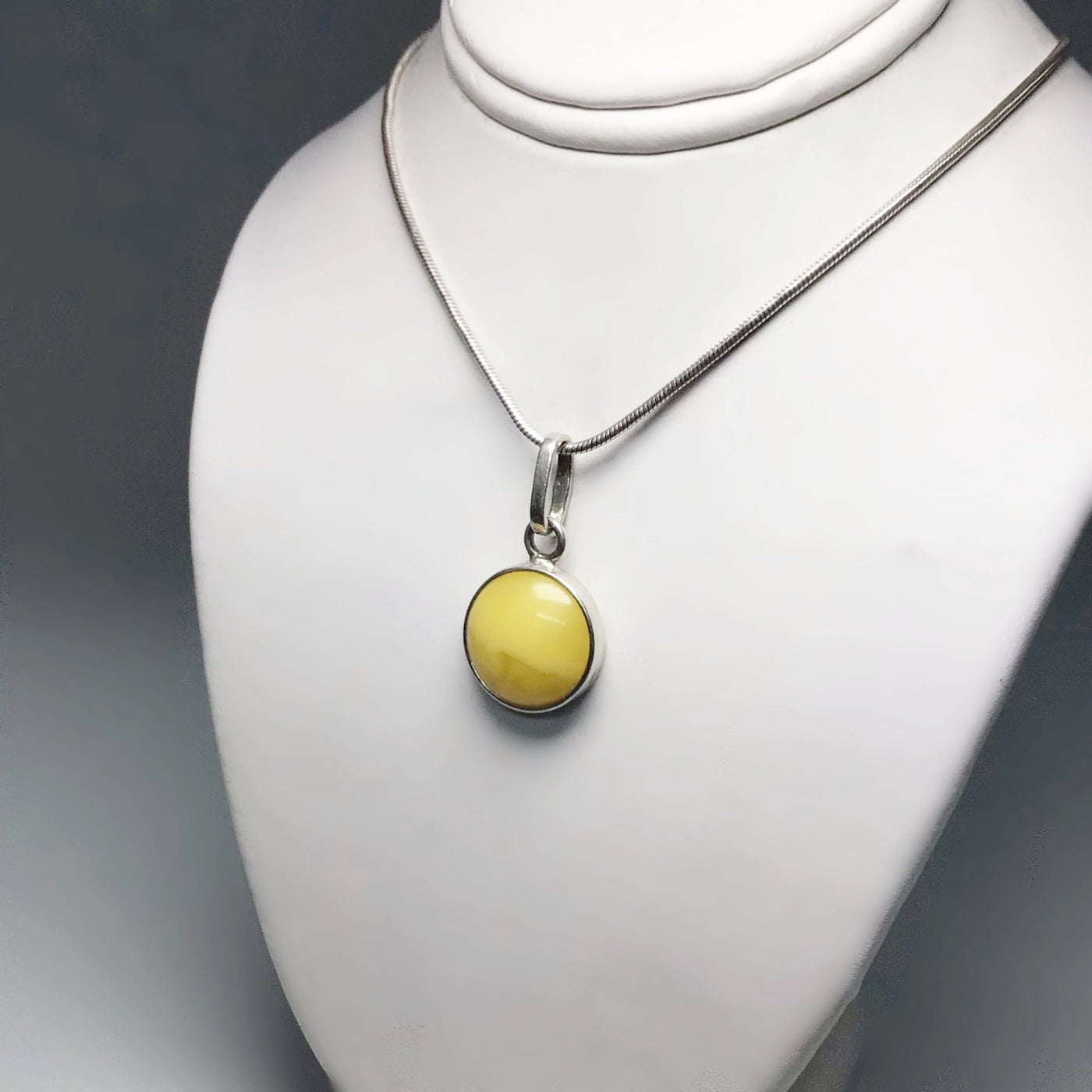 Butterscotch Amber Pendant - Small Circle