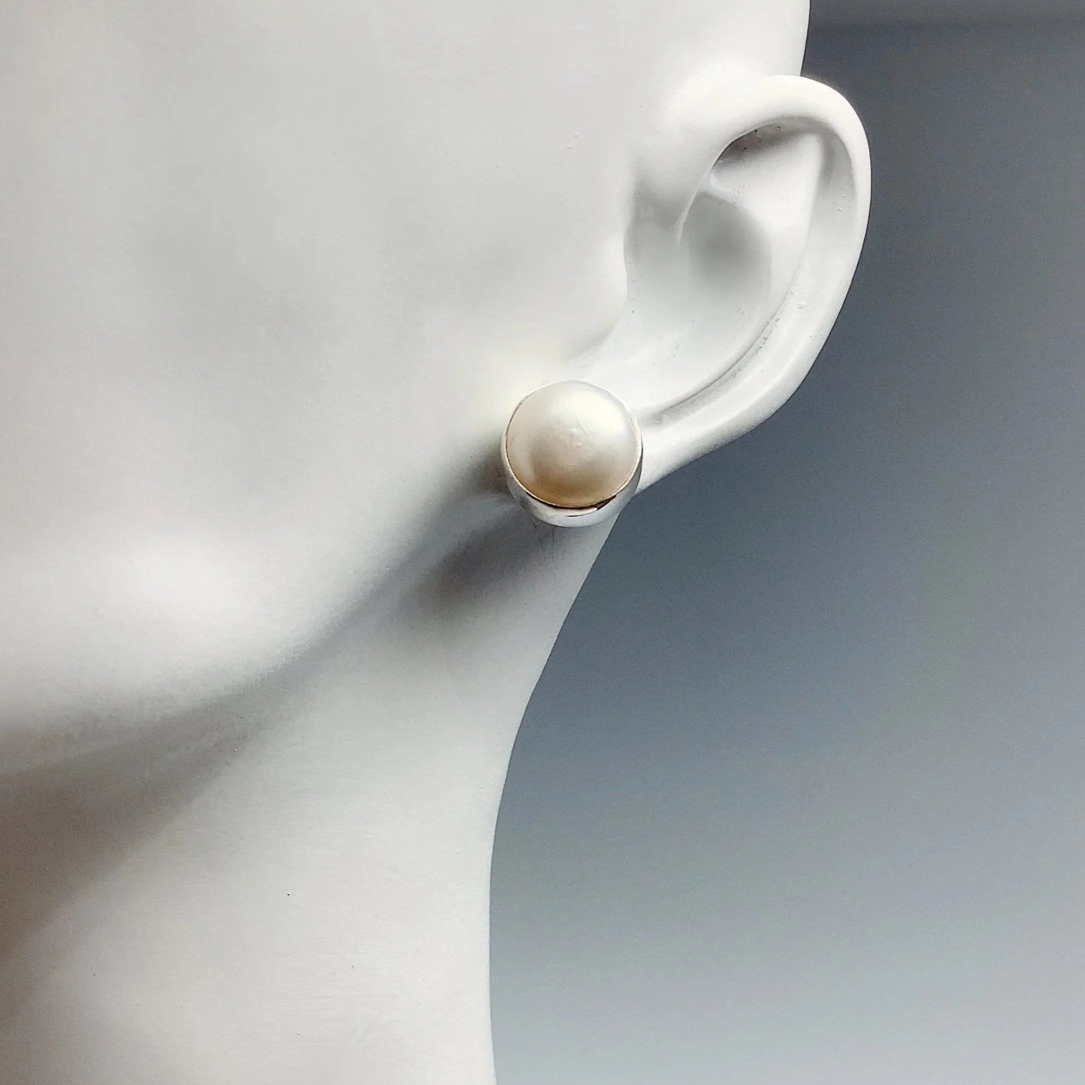 Pearl Stud Earrings - Rocks and Gems Canada