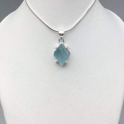Aquamarine on sale necklace canada