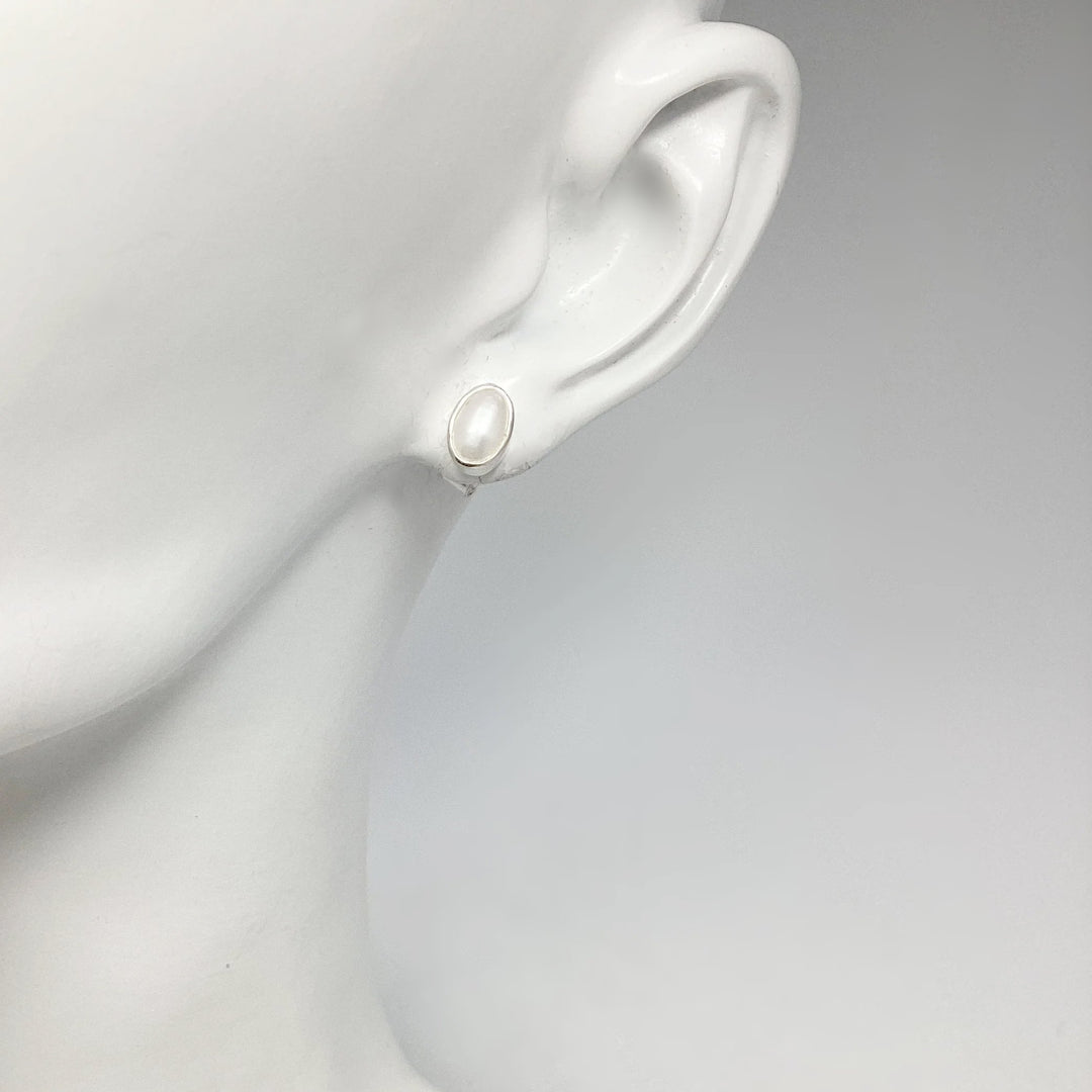 Pearl Stud Earrings - Rocks and Gems Canada