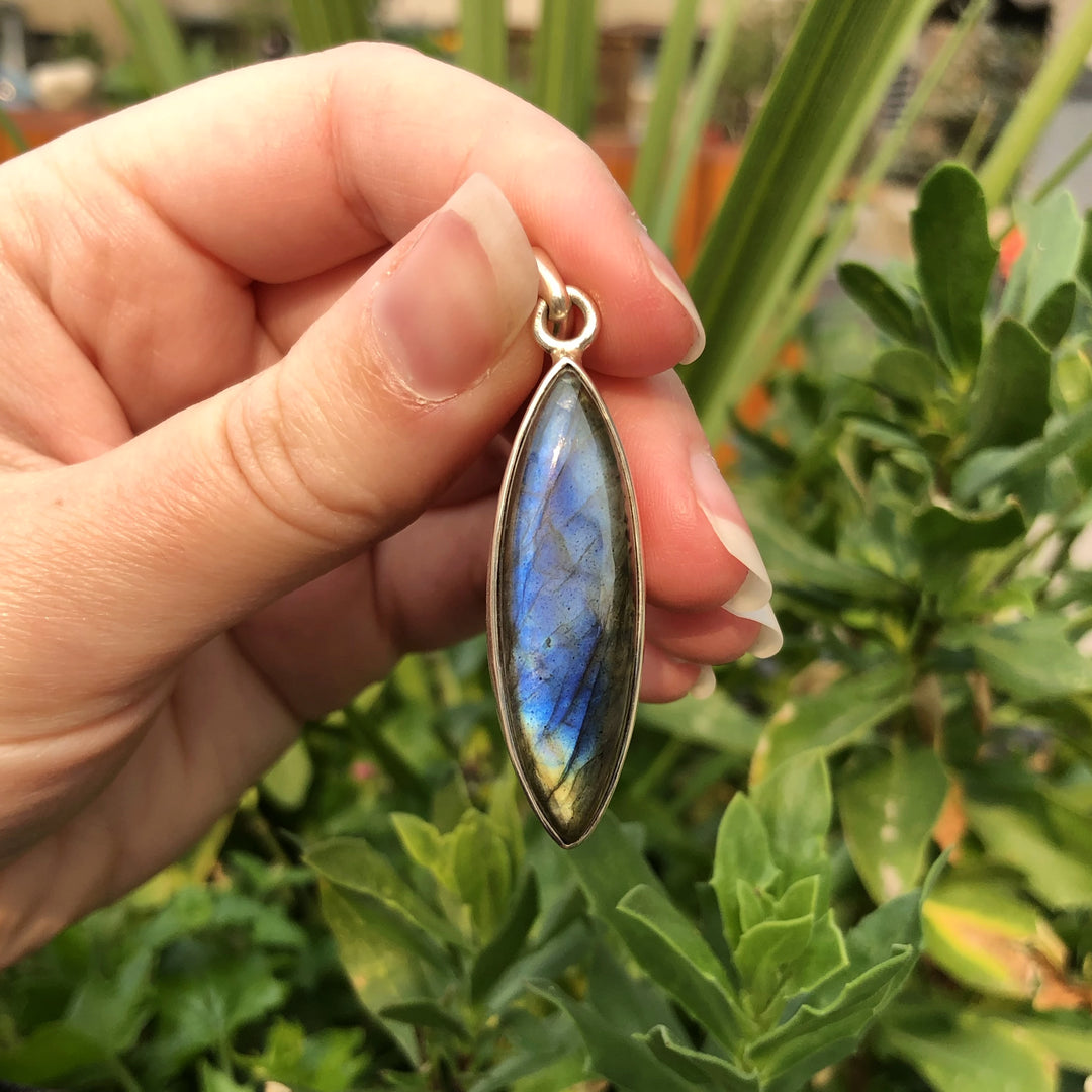 Labradorite Pendant - Rocks and Gems Canada