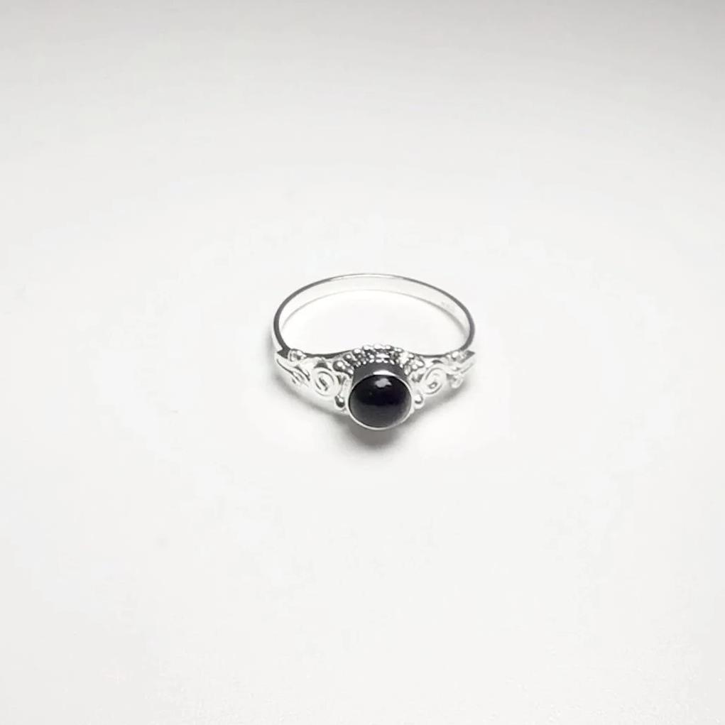 Black Onyx Ring - Rocks and Gems Canada