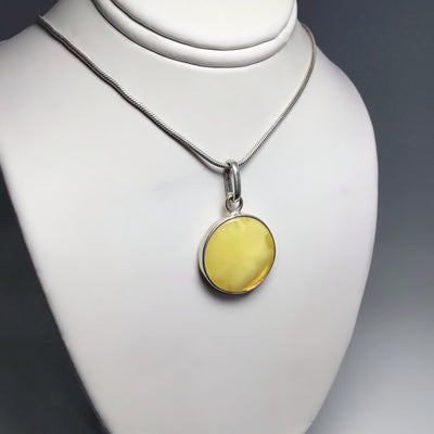 Butterscotch Amber Pendant - Medium Circle