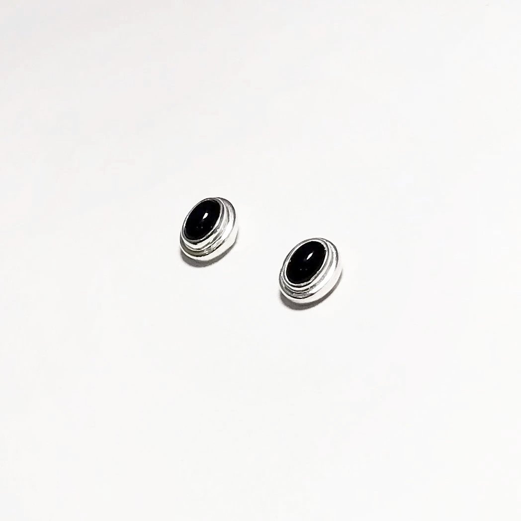 Black Onyx Stud Earrings - Rocks and Gems Canada