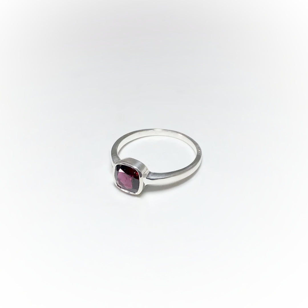 Garnet Ring - Rocks and Gems Canada