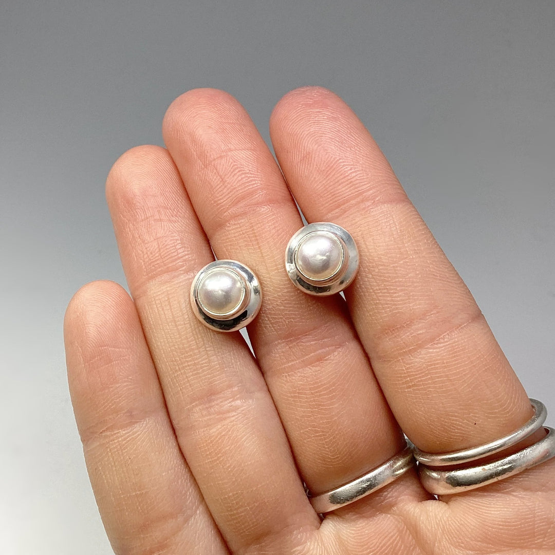 Pearl Stud Earrings - Rocks and Gems Canada