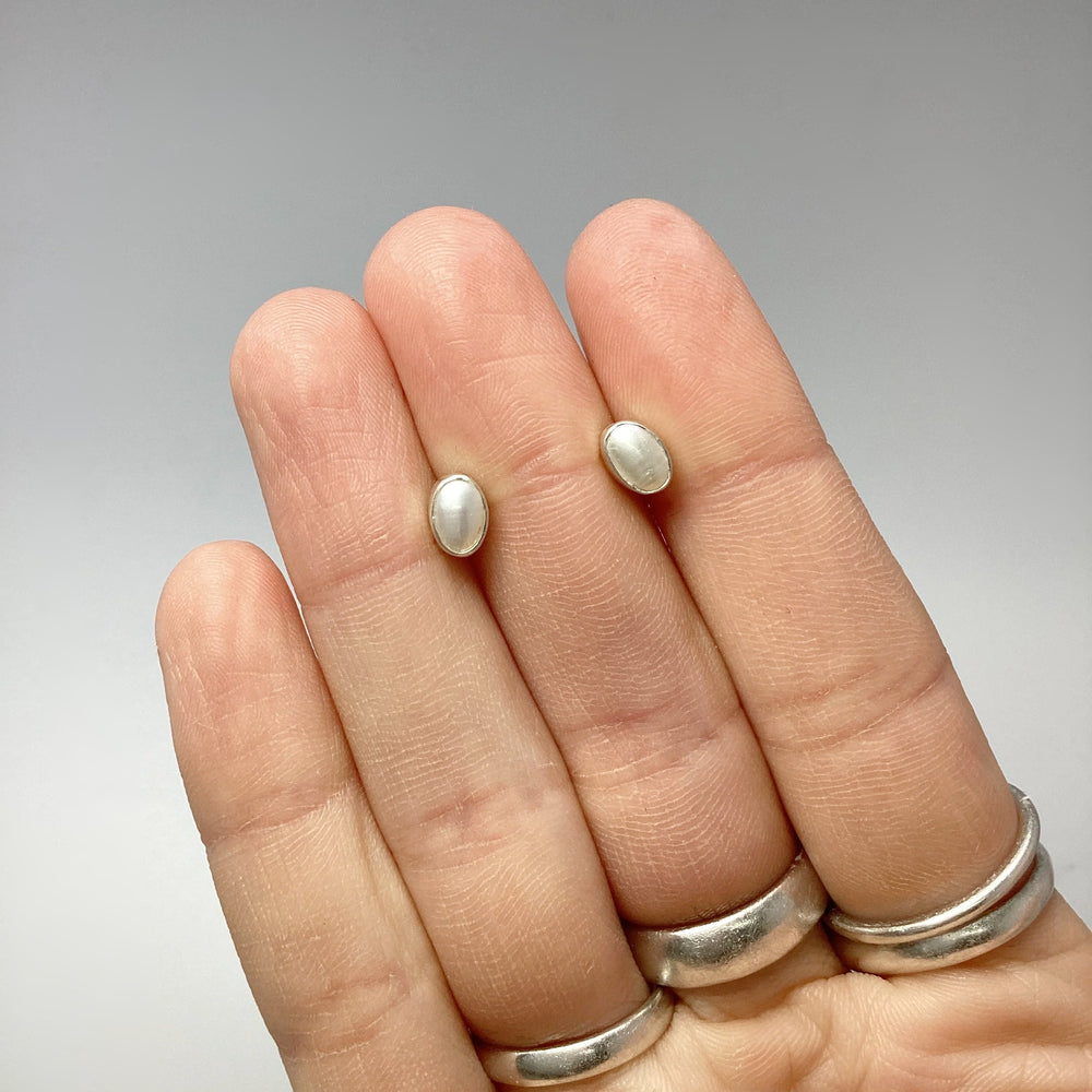 Pearl Stud Earrings - Rocks and Gems Canada