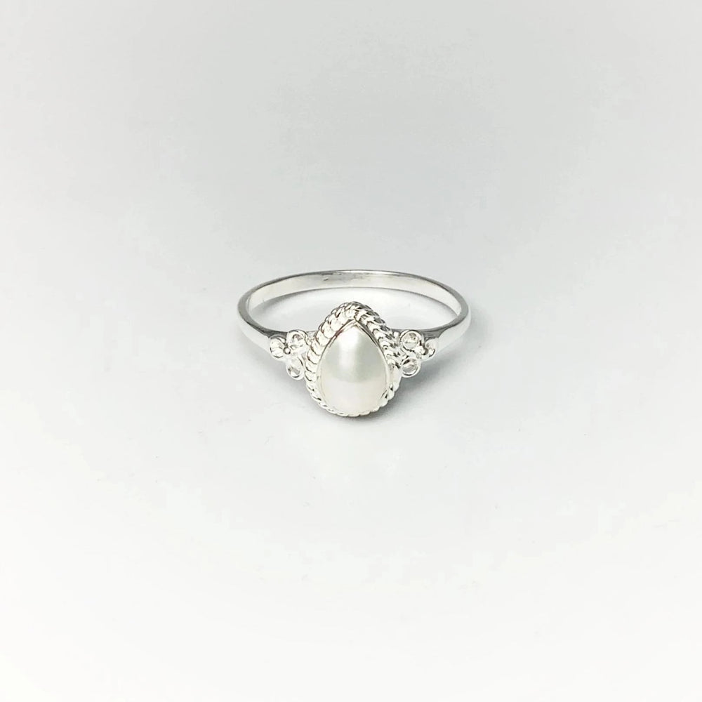 Freshwater Pearl Ring - Rocks and Gems Canada