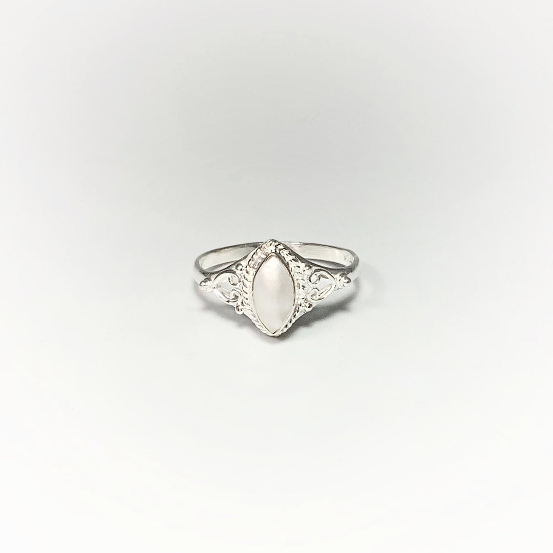 Freshwater Pearl Ring - Rocks and Gems Canada