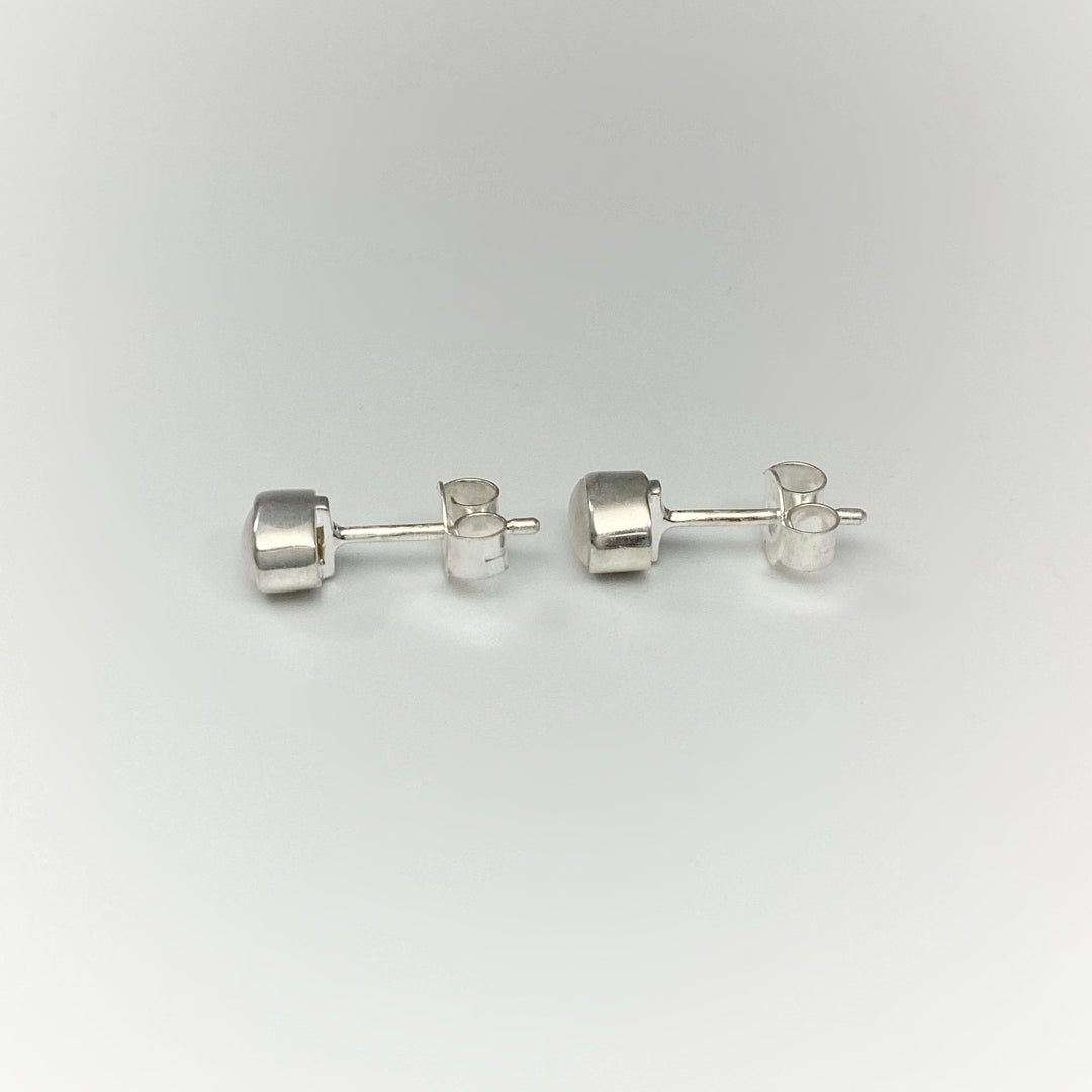 Pearl Stud Earrings - Rocks and Gems Canada