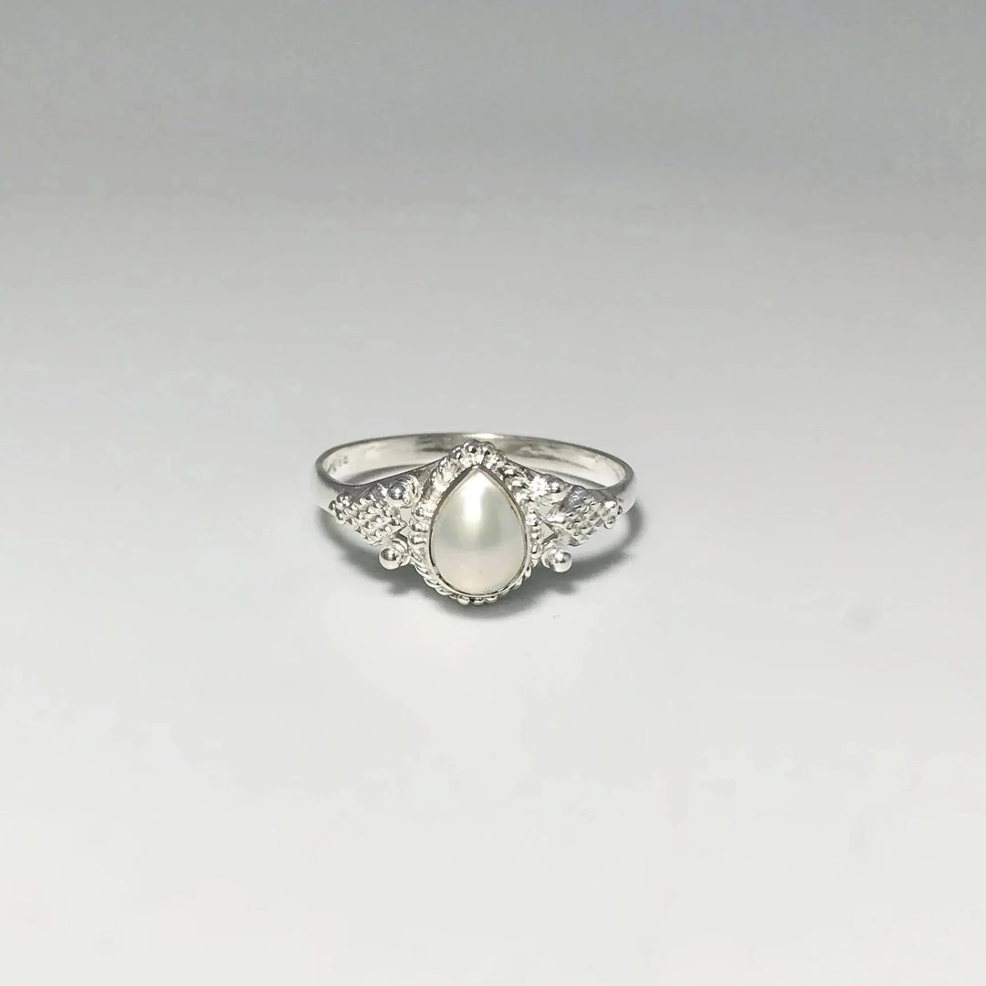 Freshwater Pearl Ring - Rocks and Gems Canada