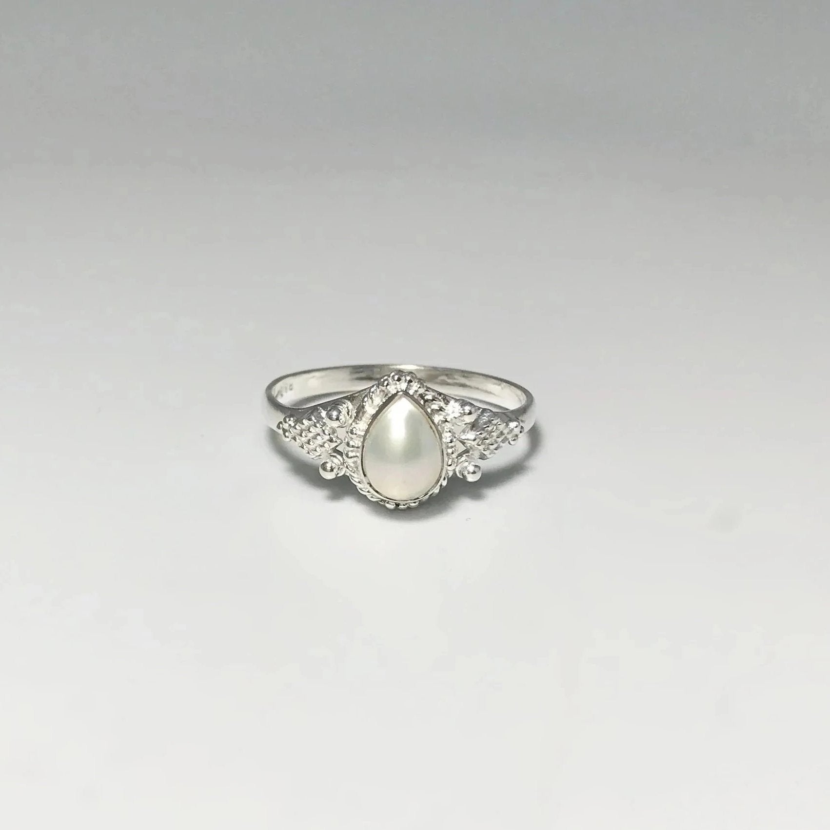 Freshwater Pearl Ring - Rocks and Gems Canada