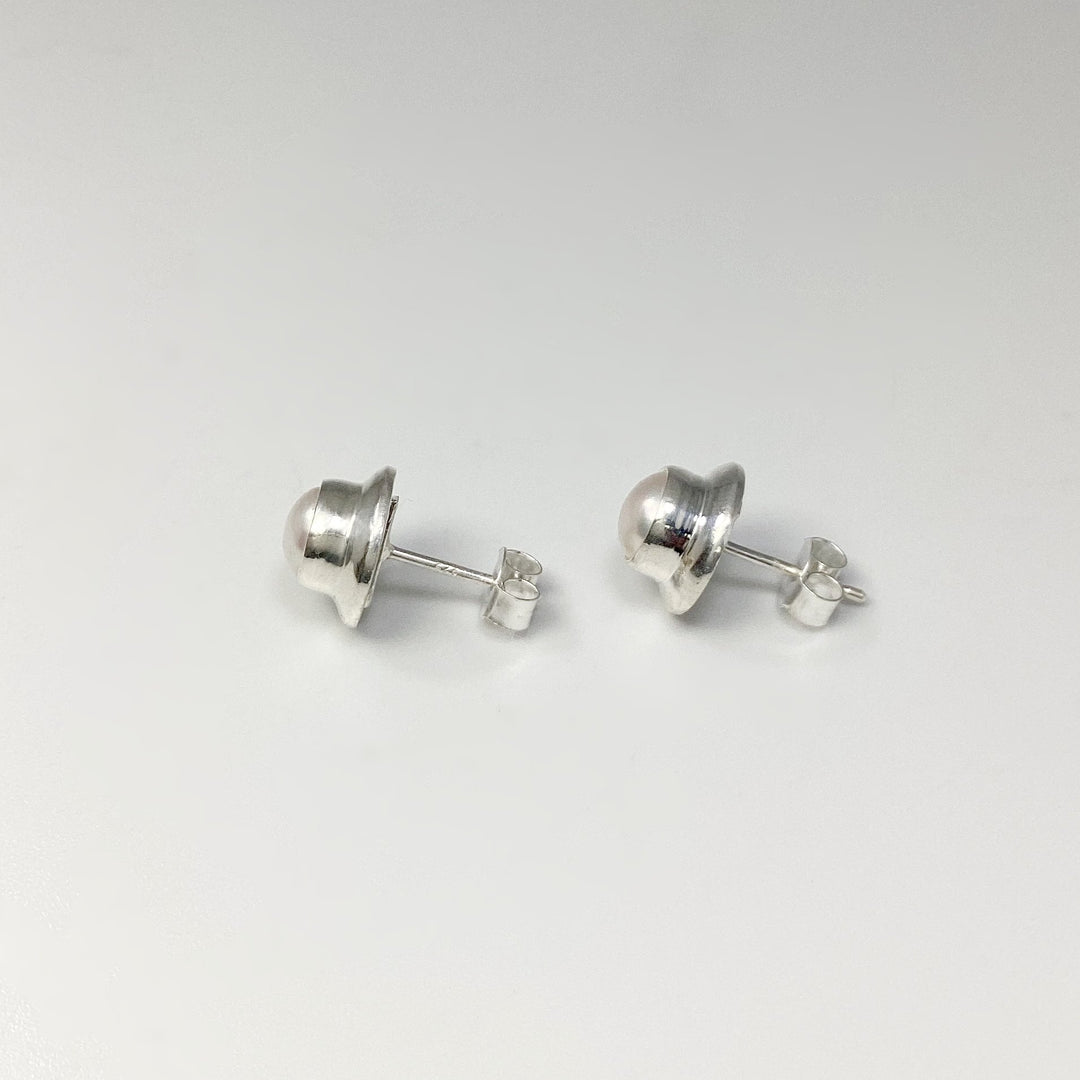 Pearl Stud Earrings - Rocks and Gems Canada