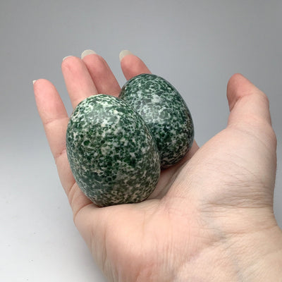 Green Dot Jade Egg