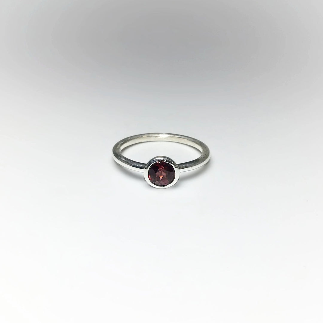 Garnet Ring - Rocks and Gems Canada