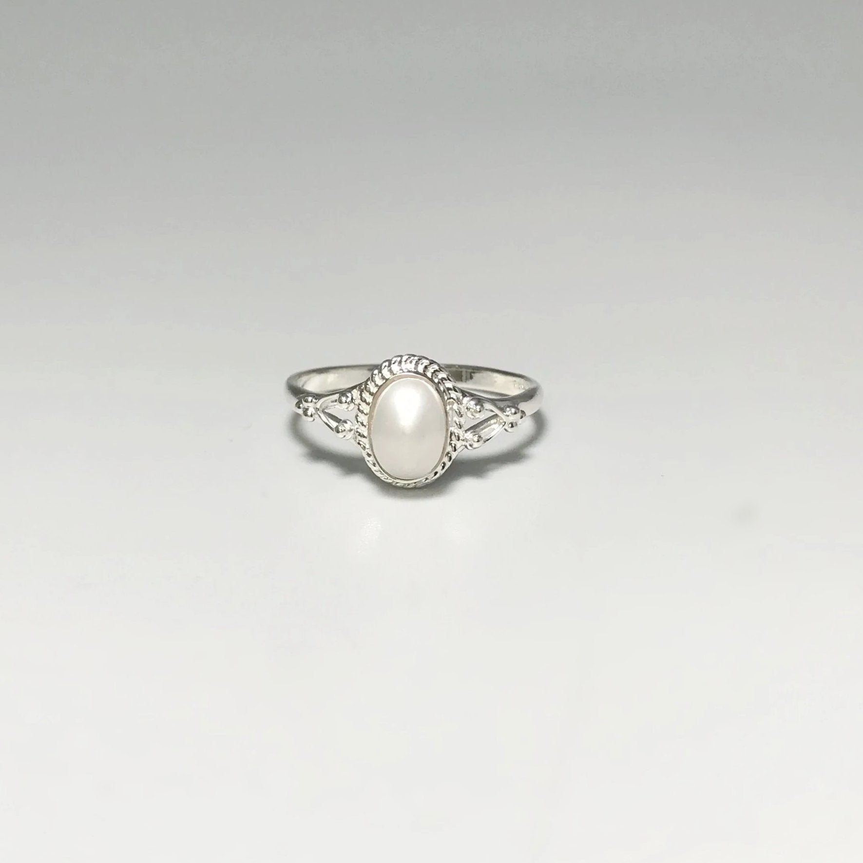 Freshwater Pearl Ring - Rocks and Gems Canada