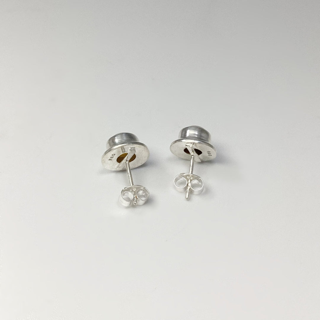 Pearl Stud Earrings - Rocks and Gems Canada