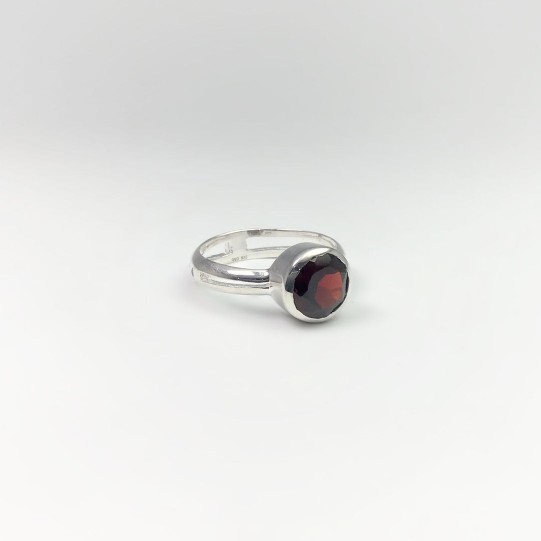 Garnet Ring - Rocks and Gems Canada